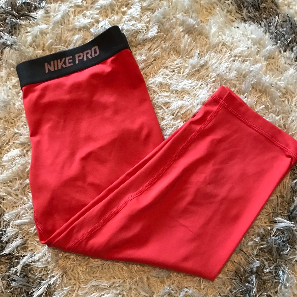 Women’s Nike Pro Dry fit Capri leggings